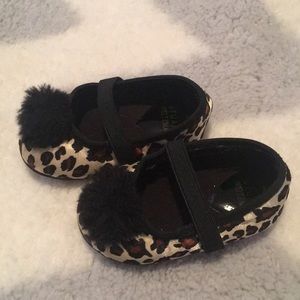 EUC Stuart Weitzman crib shoes, size 2.